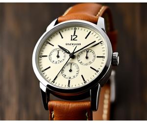 Vintage-inspired watch with small seconds subdial